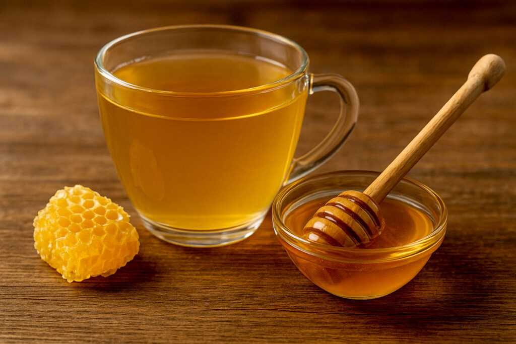 فواید نوشیدن آب جوش و عسل
