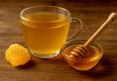 فواید نوشیدن آب جوش و عسل