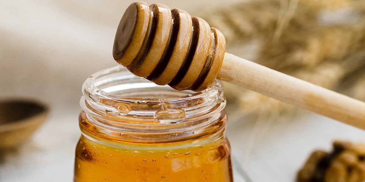 عسل برای روشن شدن پوست